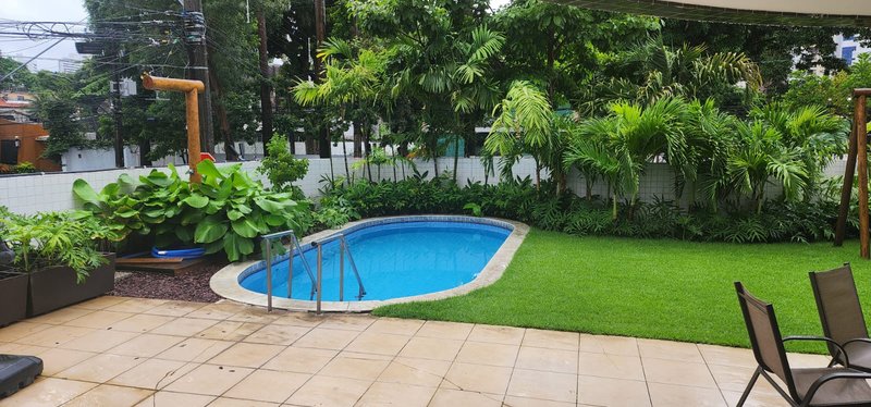 Apartamento à venda com 4 quartos sendo 2 suites, 130m² área útil por R$ 1.050.000,00 Rua Professor Ageu Magalhães Recife - 