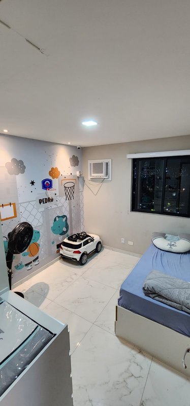 Apartamento à venda com 4 quartos sendo 2 suites, 130m² área útil por R$ 1.050.000,00 Rua Professor Ageu Magalhães Recife - 