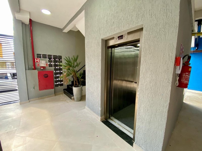 Apartamento no Carrão 2 dormitórios pronto para morar próximo ao metrô Rua Xiririca São Paulo - 