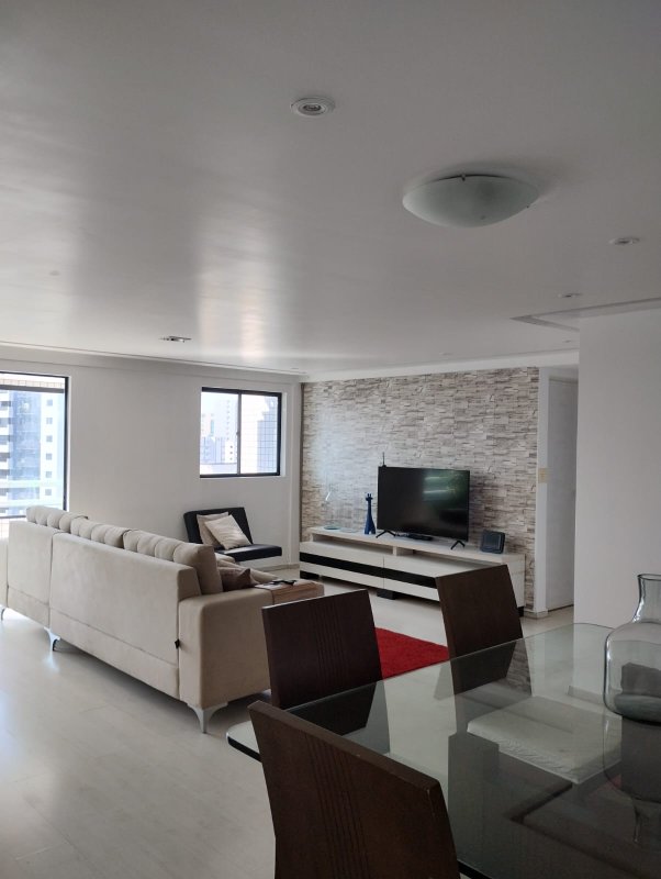 Apartamento à venda com 3 quartos sendo 3 suites, 130m² área útil por R$ 925.000,00 Rua Professor Eduardo Wanderley Filho Recife - 