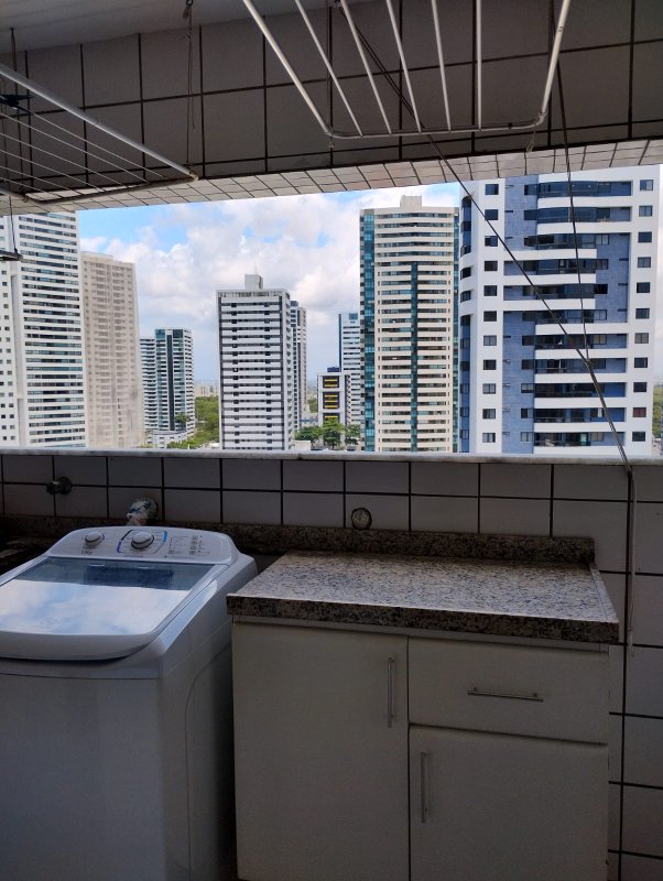 Apartamento à venda com 3 quartos sendo 3 suites, 130m² área útil por R$ 925.000,00 Rua Professor Eduardo Wanderley Filho Recife - 