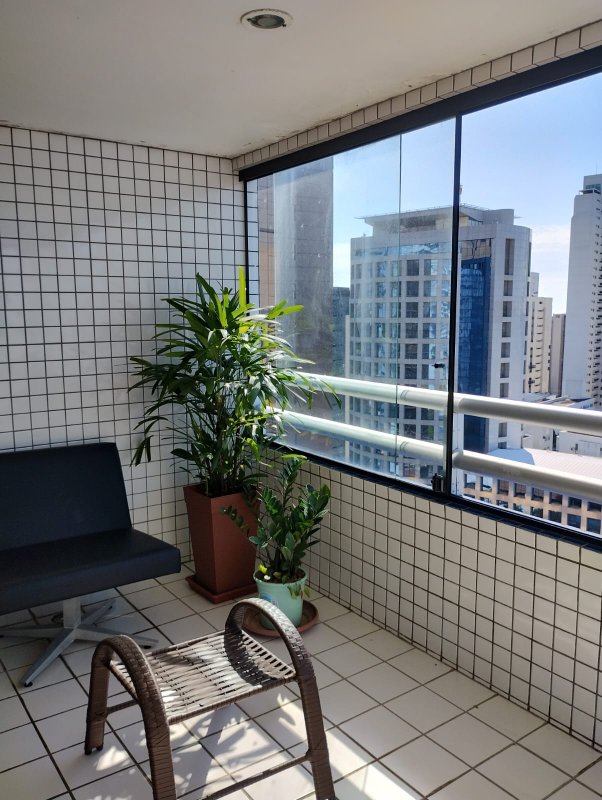 Apartamento à venda com 3 quartos sendo 3 suites, 130m² área útil por R$ 925.000,00 Rua Professor Eduardo Wanderley Filho Recife - 
