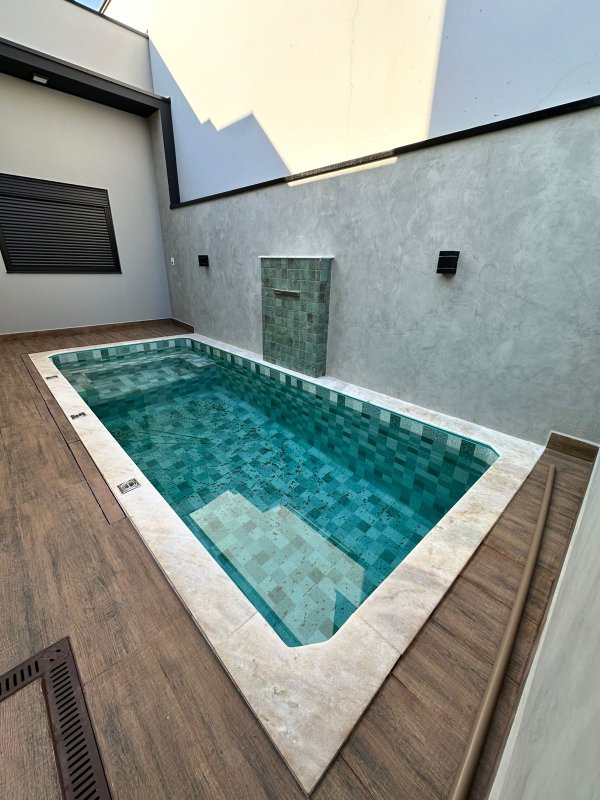 🏡 Casa no condominio Ypes 3 em Tatui! com 2 su&iacute;tes espa&ccedil;osas e uma Piscina!  Tatuí - 