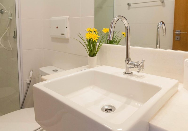APARTAMENTO NASCENTE QUARTO SALA VARANDA GARAGEM À VENDA NA BARRA PORTEIRA FECHADA! Farol da Barra Salvador - 