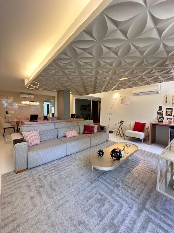 Apartamento à venda com 3 quartos sendo uma suíte, 154m² área útil por R$ 1.280.000,00 Rua Setúbal Recife - 