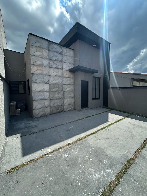 Casa Térrea com Suíte e Espaço Gourmet Próxima ao Centro - Mogi das Cruzes - 