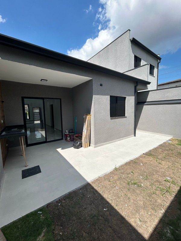Casa Térrea com Suíte e Espaço Gourmet Próxima ao Centro - Mogi das Cruzes - 