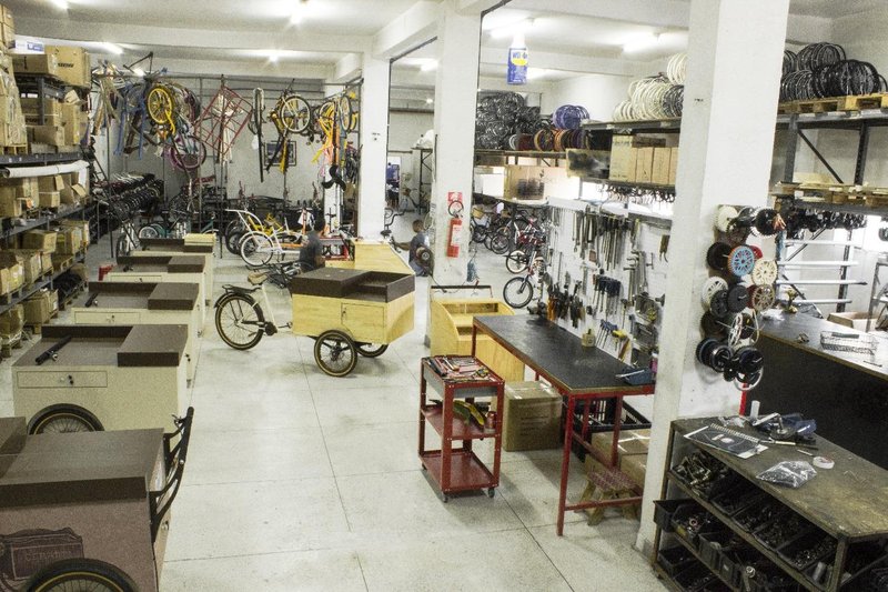 Prédio Comercial no Cambuci com 2674m² Rua Miguel Teles Júnior São Paulo - 