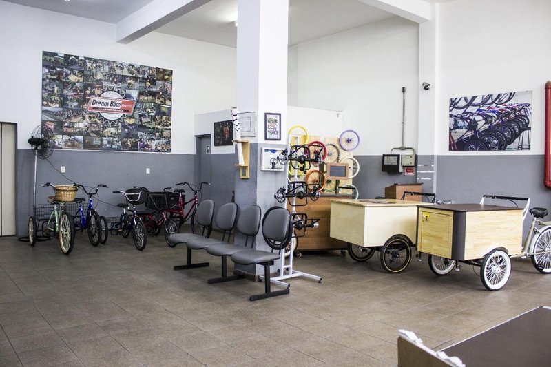 Prédio Comercial no Cambuci com 2674m² Rua Miguel Teles Júnior São Paulo - 