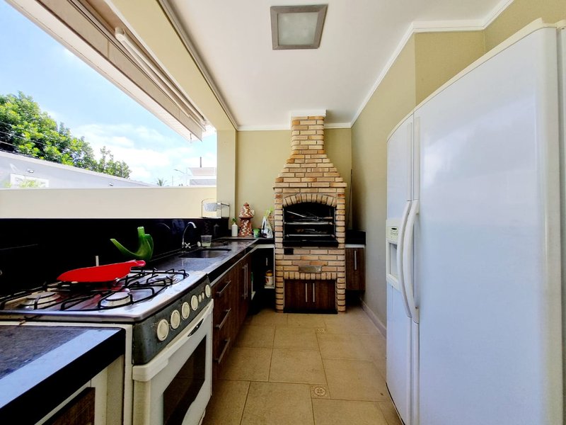 Casa em Condomínio - 3 suítes -  Jacareí - Venda - Jacareí - 