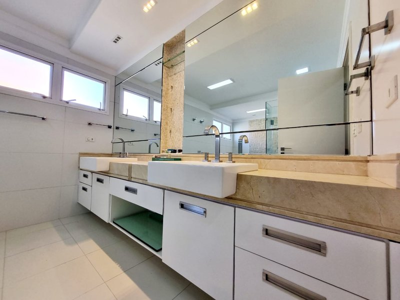 Casa em Condomínio - 3 suítes -  Jacareí - Venda - Jacareí - 