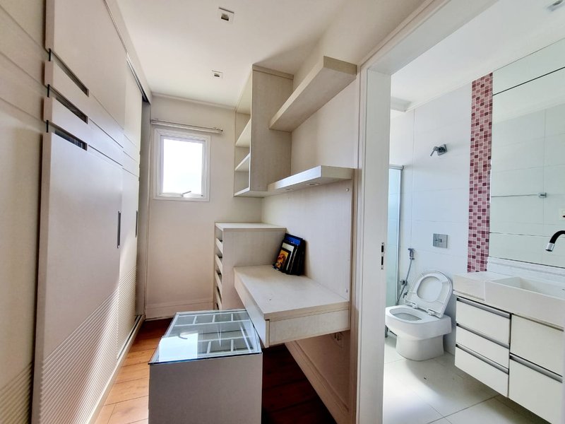 Casa em Condomínio - 3 suítes -  Jacareí - Venda - Jacareí - 