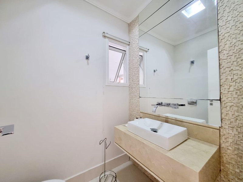 Casa em Condomínio - 3 suítes -  Jacareí - Venda - Jacareí - 