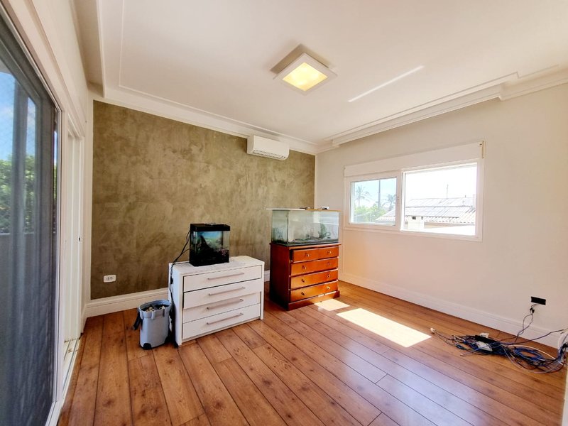 Casa em Condomínio - 3 suítes -  Jacareí - Venda - Jacareí - 