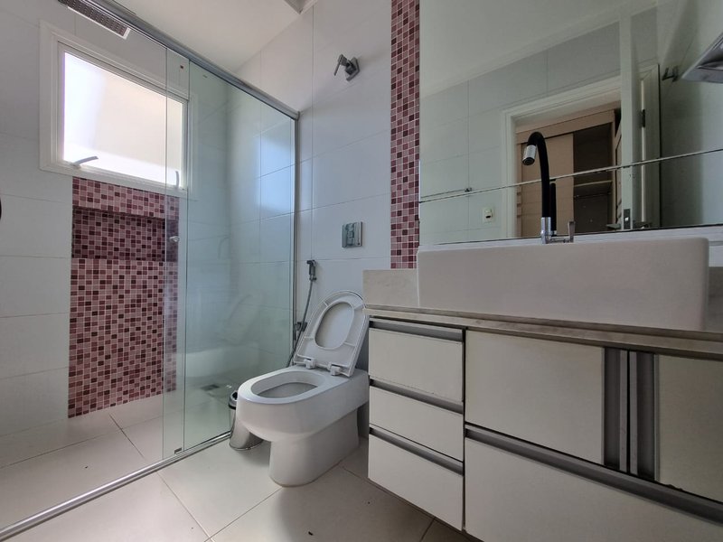 Casa em Condomínio - 3 suítes -  Jacareí - Venda - Jacareí - 