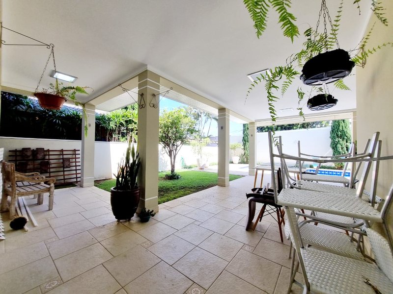 Casa em Condomínio - 3 suítes -  Jacareí - Venda - Jacareí - 