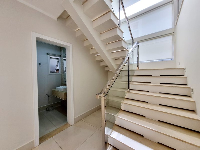 Casa em Condomínio - 3 suítes -  Jacareí - Venda - Jacareí - 