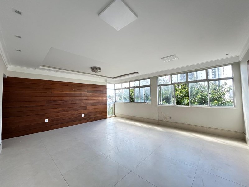 APARTAMENTO NASCENTE 4 QUARTOS SUÍTE DEPENDÊNCIA 2 GARAGENS À VENDA NA GRAÇA! REFORMADO! Rua Martagão Gesteira Salvador - 