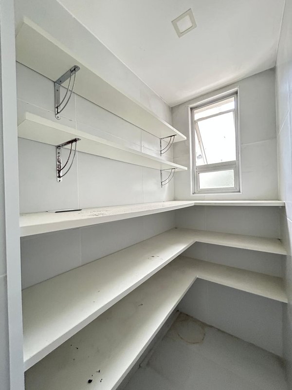 APARTAMENTO NASCENTE 4 QUARTOS SUÍTE DEPENDÊNCIA 2 GARAGENS À VENDA NA GRAÇA! REFORMADO! Rua Martagão Gesteira Salvador - 