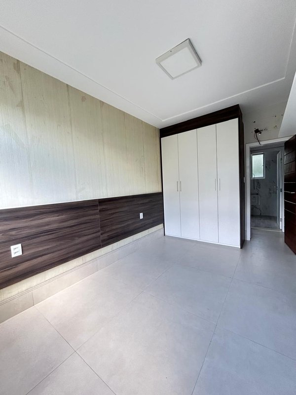 APARTAMENTO NASCENTE 4 QUARTOS SUÍTE DEPENDÊNCIA 2 GARAGENS À VENDA NA GRAÇA! REFORMADO! Rua Martagão Gesteira Salvador - 