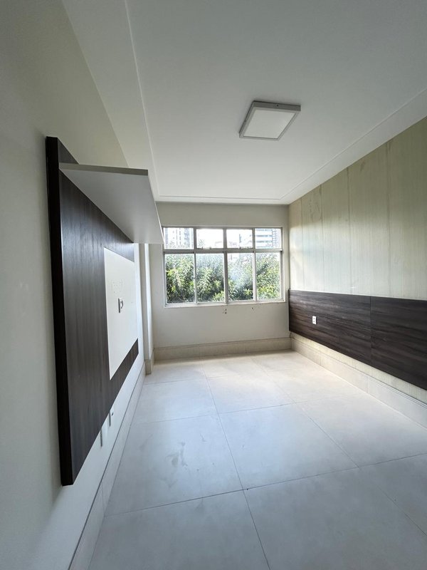 APARTAMENTO NASCENTE 4 QUARTOS SUÍTE DEPENDÊNCIA 2 GARAGENS À VENDA NA GRAÇA! REFORMADO! Rua Martagão Gesteira Salvador - 