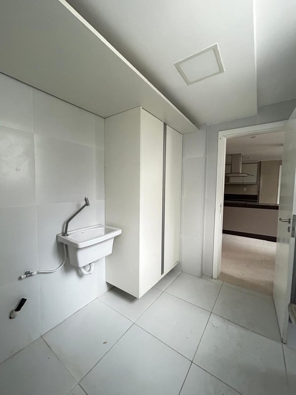 APARTAMENTO NASCENTE 4 QUARTOS SUÍTE DEPENDÊNCIA 2 GARAGENS À VENDA NA GRAÇA! REFORMADO! Rua Martagão Gesteira Salvador - 