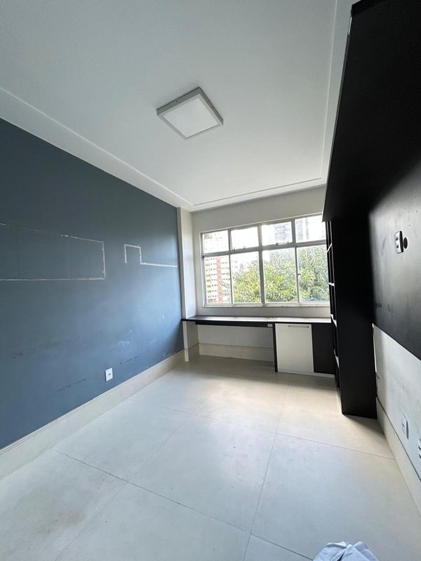 APARTAMENTO NASCENTE 4 QUARTOS SUÍTE DEPENDÊNCIA 2 GARAGENS À VENDA NA GRAÇA! REFORMADO! Rua Martagão Gesteira Salvador - 