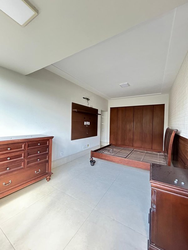 APARTAMENTO NASCENTE 4 QUARTOS SUÍTE DEPENDÊNCIA 2 GARAGENS À VENDA NA GRAÇA! REFORMADO! Rua Martagão Gesteira Salvador - 