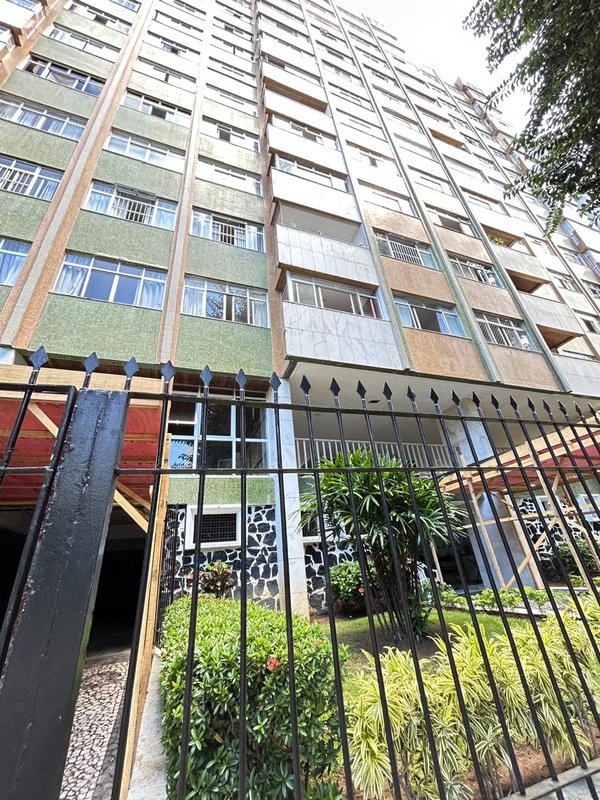 APARTAMENTO NASCENTE 4 QUARTOS SUÍTE DEPENDÊNCIA 2 GARAGENS À VENDA NA GRAÇA! REFORMADO! Rua Martagão Gesteira Salvador - 