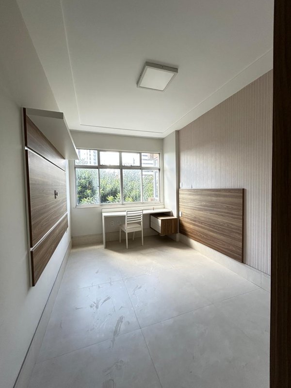 APARTAMENTO NASCENTE 4 QUARTOS SUÍTE DEPENDÊNCIA 2 GARAGENS À VENDA NA GRAÇA! REFORMADO! Rua Martagão Gesteira Salvador - 