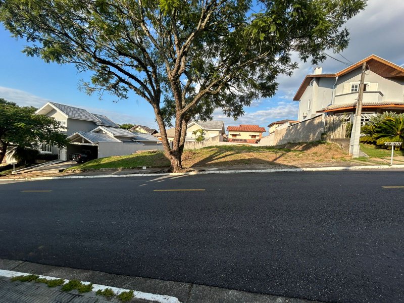 Terreno de 344 m² no Altos da Serra I - São José dos Campos - 