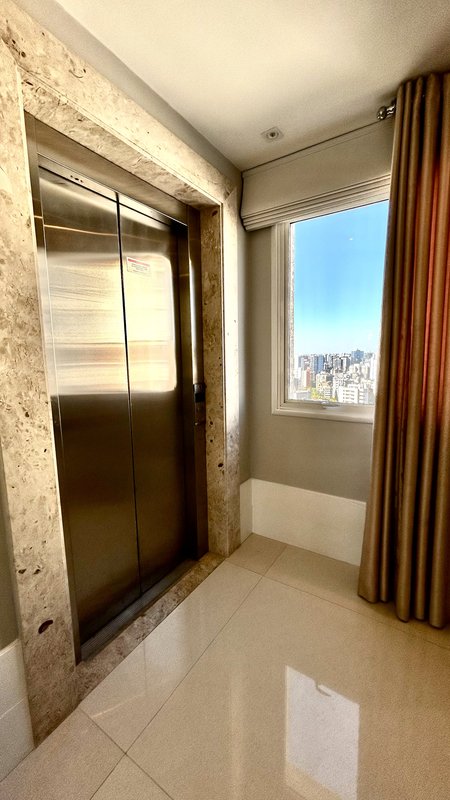 R$ 4.100.000 - RISERVA SCHIAVON - ESPETACULAR APARTAMENTO - ANDAR ALTO - 231M2 - 4 SUÍTES Rua Engenheiro Teixeira Soares Porto Alegre - 
