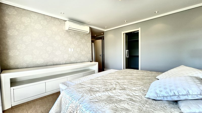 R$ 4.100.000 - RISERVA SCHIAVON - ESPETACULAR APARTAMENTO - ANDAR ALTO - 231M2 - 4 SUÍTES Rua Engenheiro Teixeira Soares Porto Alegre - 