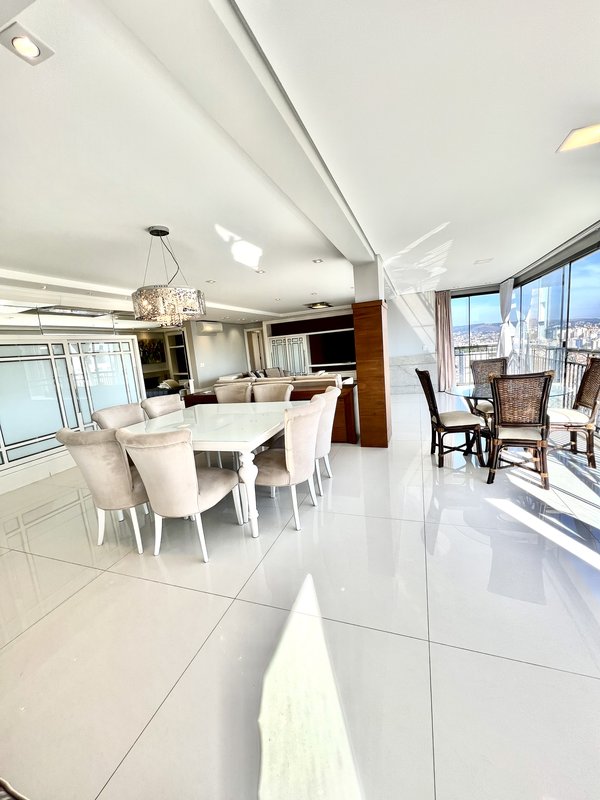 R$ 4.100.000 - RISERVA SCHIAVON - ESPETACULAR APARTAMENTO - ANDAR ALTO - 231M2 - 4 SUÍTES Rua Engenheiro Teixeira Soares Porto Alegre - 