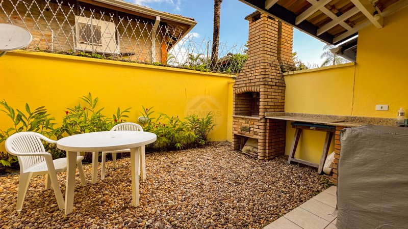 Casa aconchegante em Condomínio na Praia de Juquehy - À VENDA - São Sebastião - 