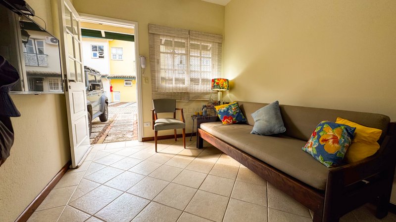 Casa aconchegante em Condomínio na Praia de Juquehy - À VENDA - São Sebastião - 