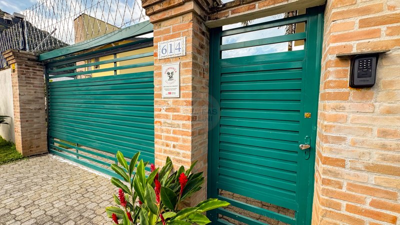 Casa aconchegante em Condomínio na Praia de Juquehy - À VENDA - São Sebastião - 