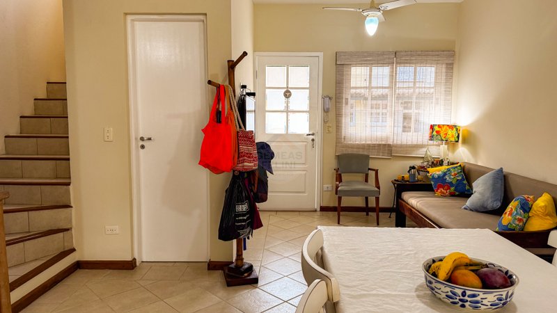 Casa aconchegante em Condomínio na Praia de Juquehy - À VENDA - São Sebastião - 