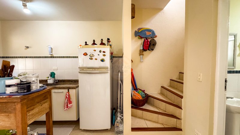 Casa aconchegante em Condomínio na Praia de Juquehy - À VENDA - São Sebastião - 