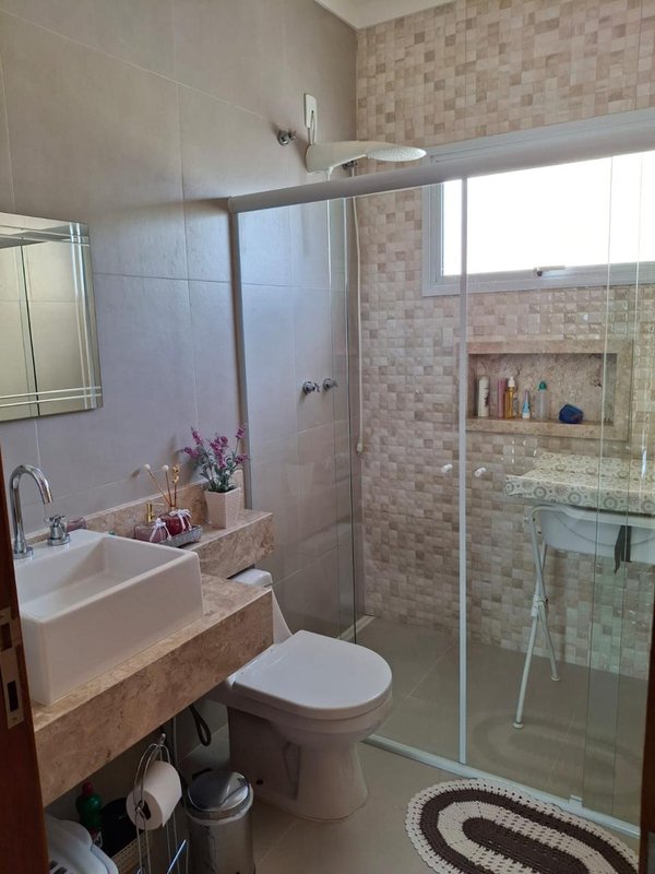 Casa à venda em condomínio alto padrão Rua Sabiá Santana de Parnaíba - 