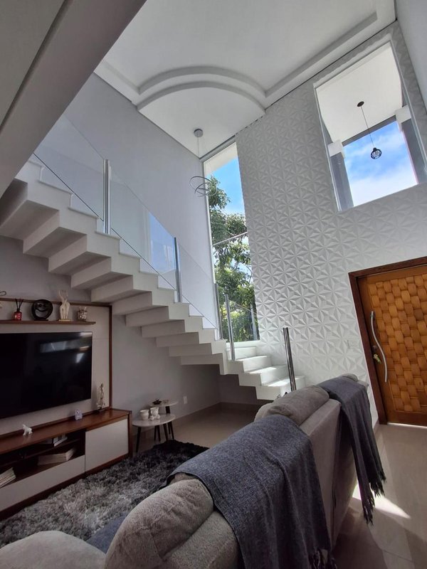 Casa à venda em condomínio alto padrão Rua Sabiá Santana de Parnaíba - 
