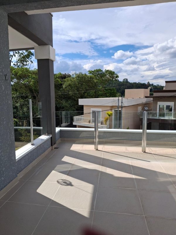 Casa à venda em condomínio alto padrão Rua Sabiá Santana de Parnaíba - 