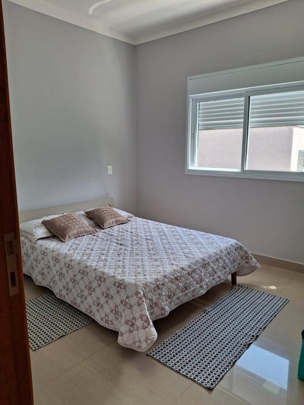 Casa à venda em condomínio alto padrão Rua Sabiá Santana de Parnaíba - 