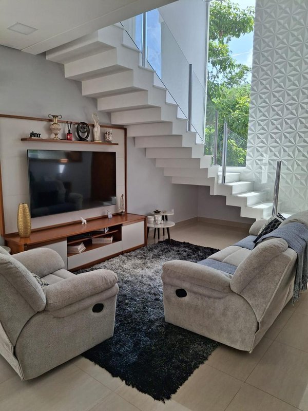 Casa à venda em condomínio alto padrão Rua Sabiá Santana de Parnaíba - 