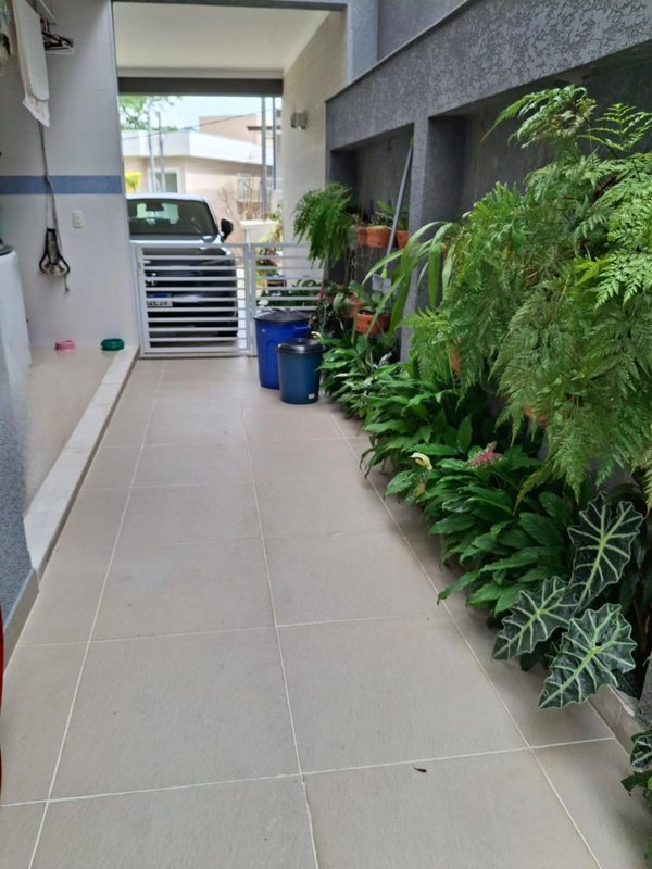 Casa à venda em condomínio alto padrão Rua Sabiá Santana de Parnaíba - 