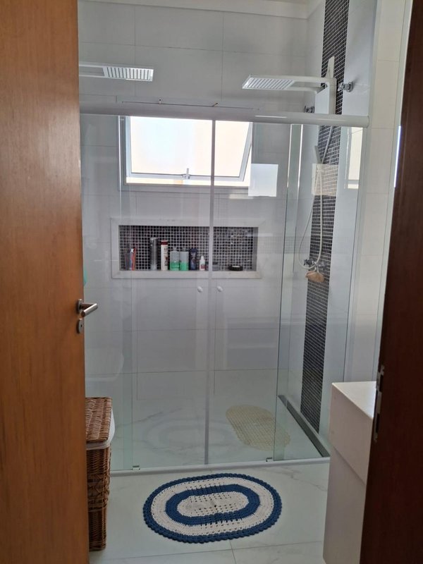 Casa à venda em condomínio alto padrão Rua Sabiá Santana de Parnaíba - 