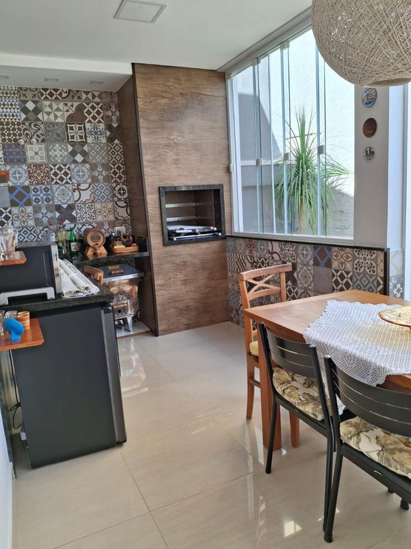 Casa à venda em condomínio alto padrão Rua Sabiá Santana de Parnaíba - 