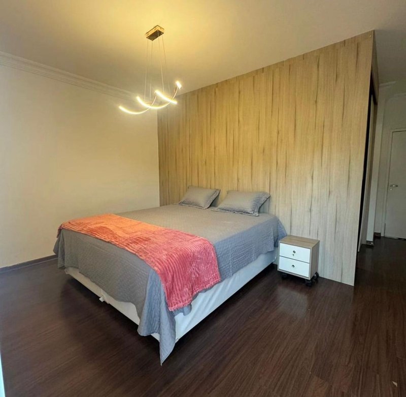 Casa à venda com 4 quartos em condomínio luxo Rua Sabiá Santana de Parnaíba - 