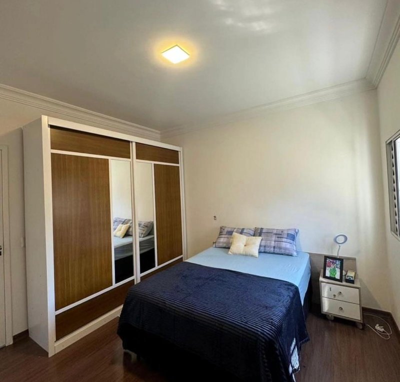 Casa à venda com 4 quartos em condomínio luxo Rua Sabiá Santana de Parnaíba - 