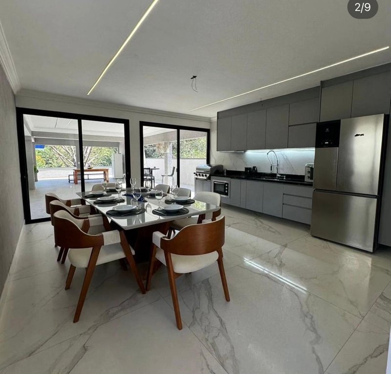 Casa à venda com 4 quartos em condomínio luxo Rua Sabiá Santana de Parnaíba - 